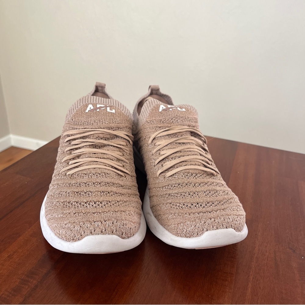 APL tech loom wave sneaker in blush